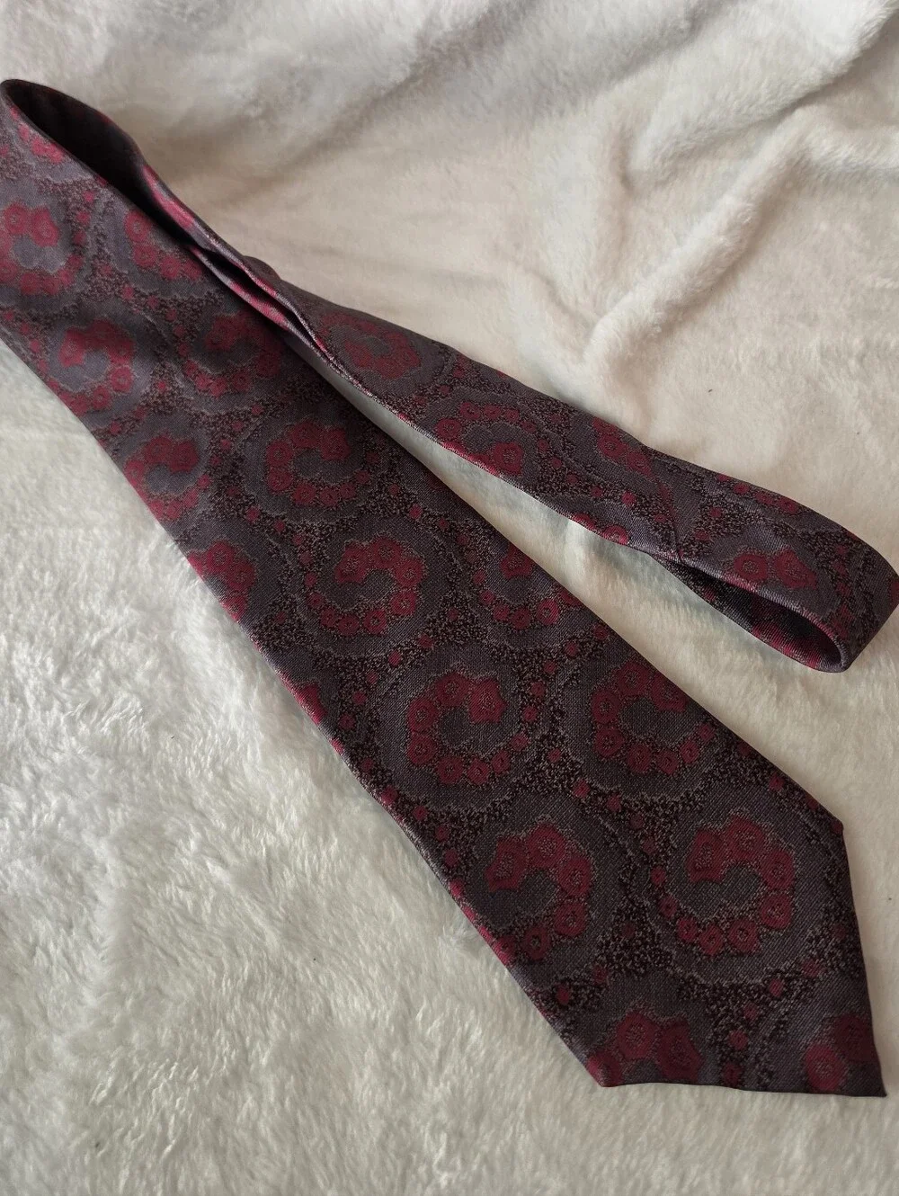 Vintage Men's Red and Gray Abstract Floral Pattern Tie